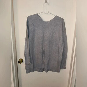 Xl gray sweater with bow design on back